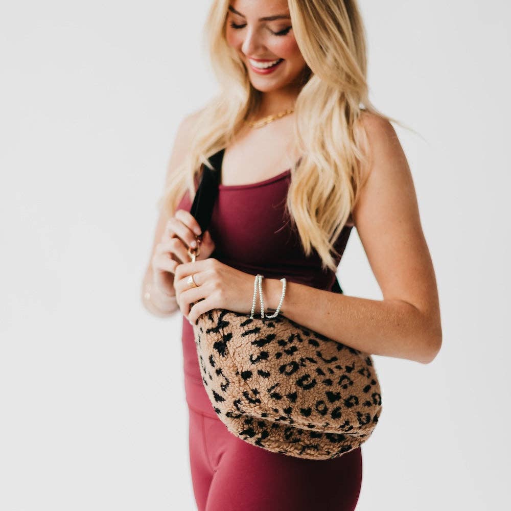 Sherpa Crossbody in Leopard