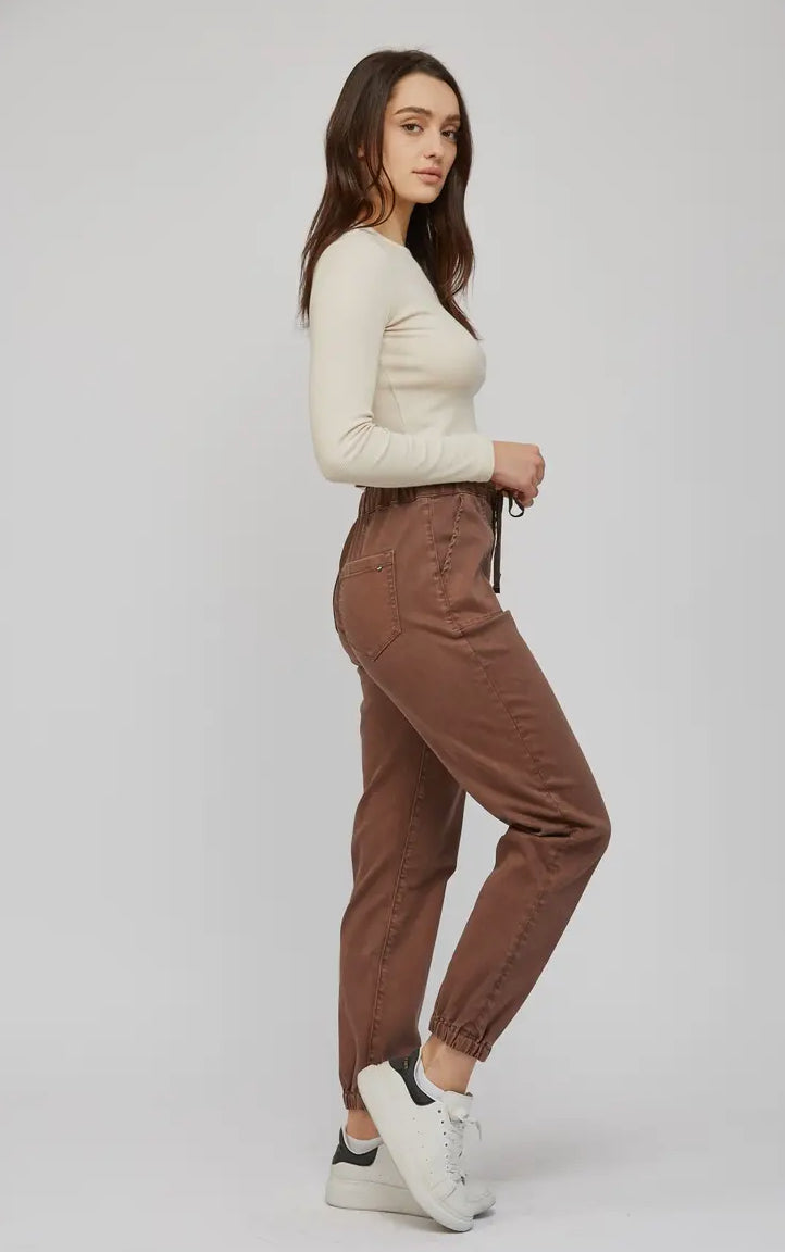 High Rise Denim Jogger in Cocoa