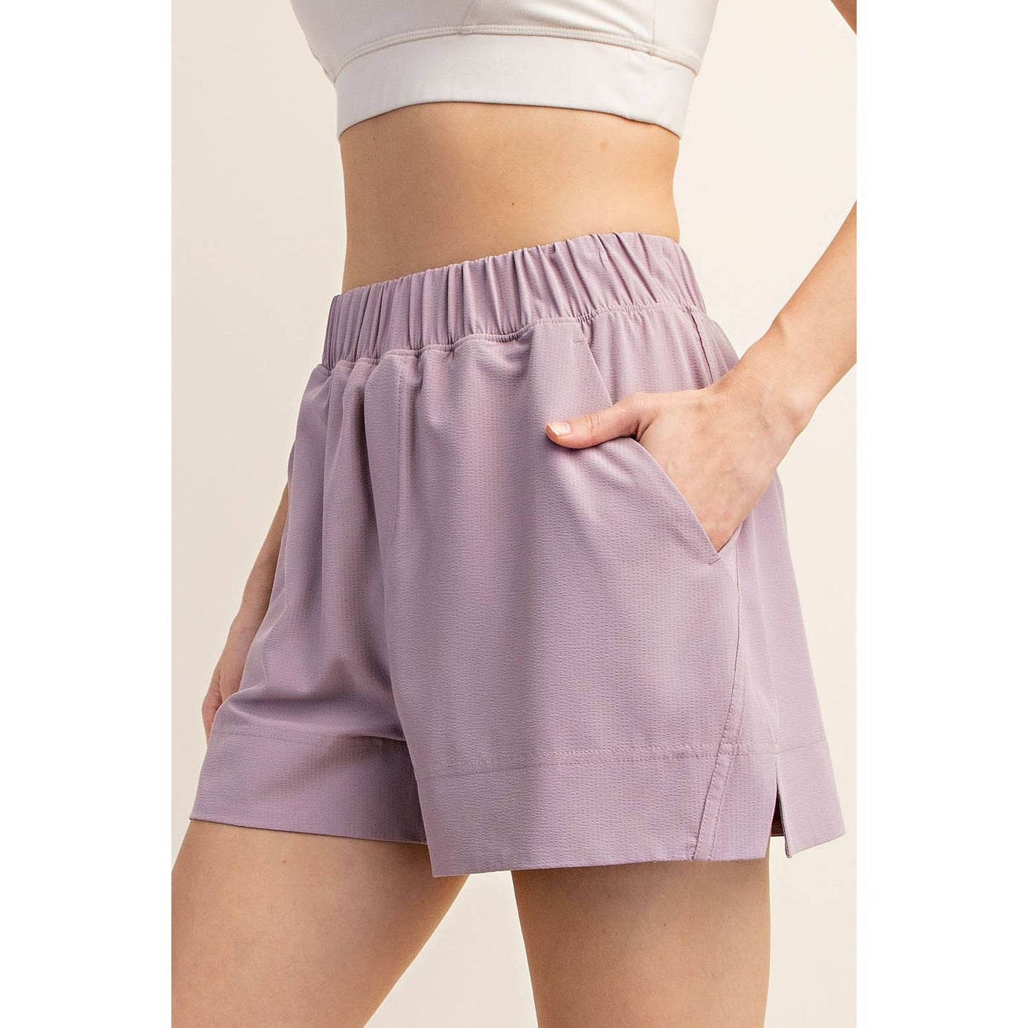Crinkle Woven Shorts in Ash Lavender
