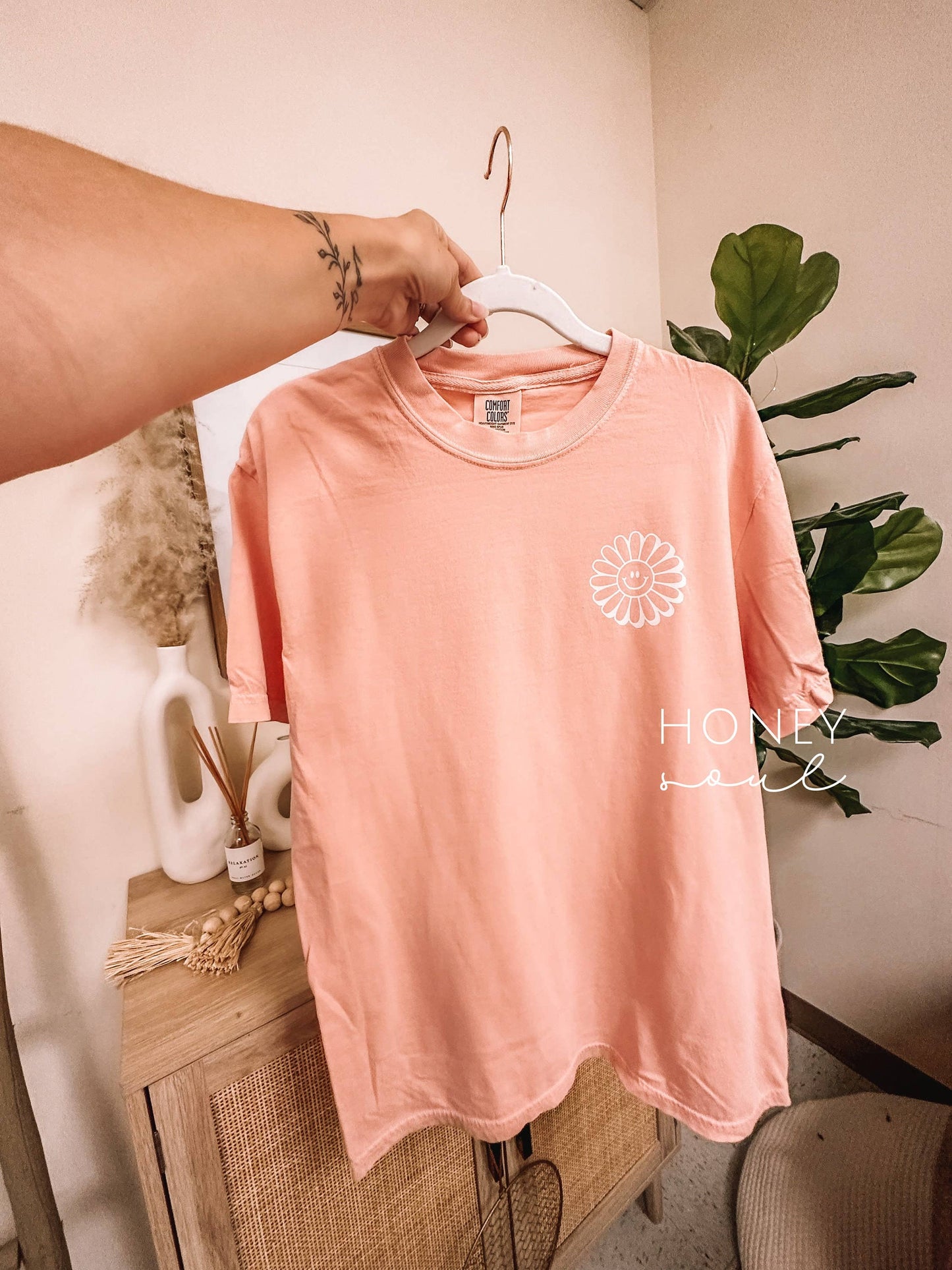 Graphic - Turn Your Worries Into Prayers in Peach