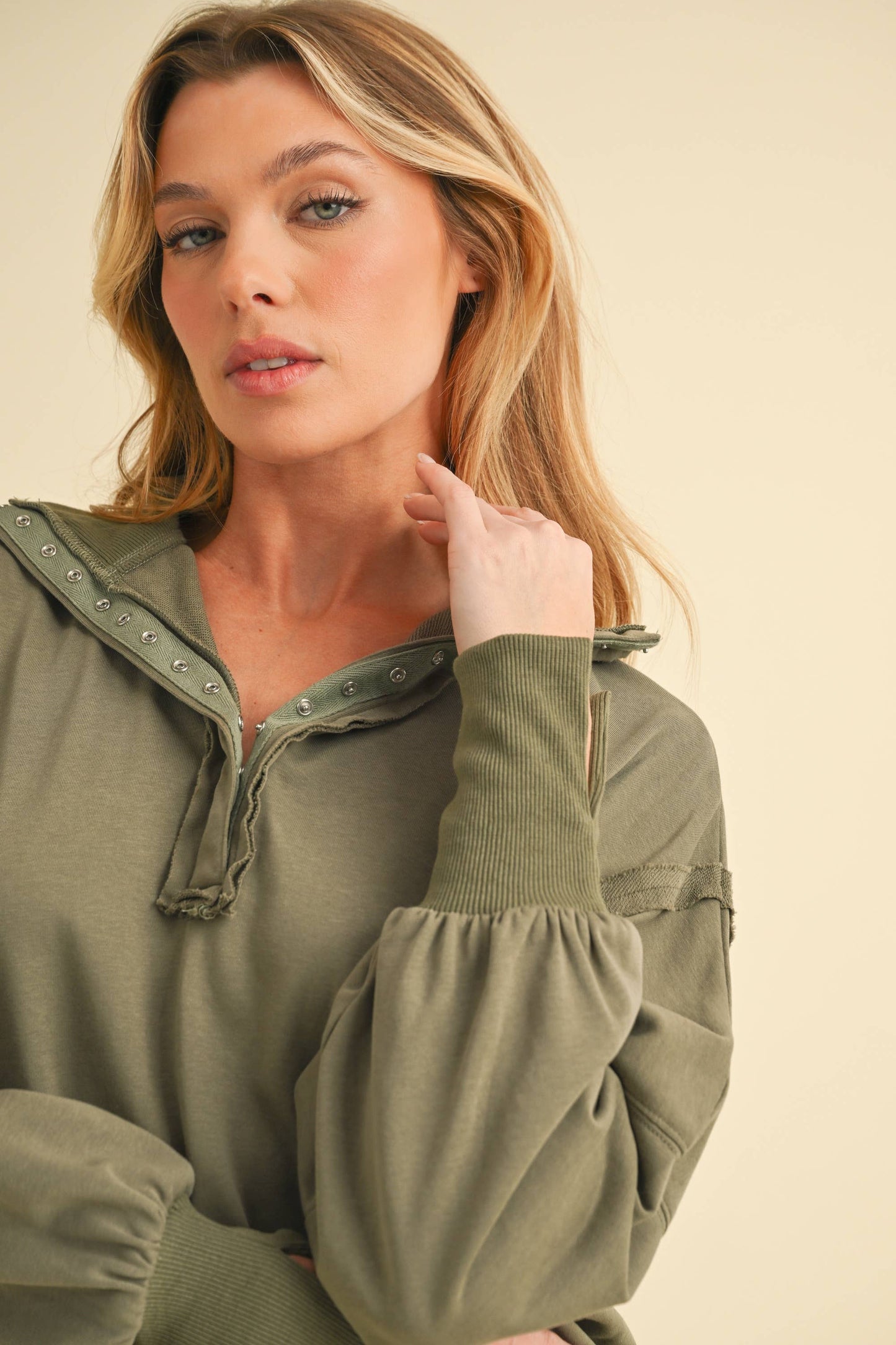 Tamika Henley Sweatshirt in Green