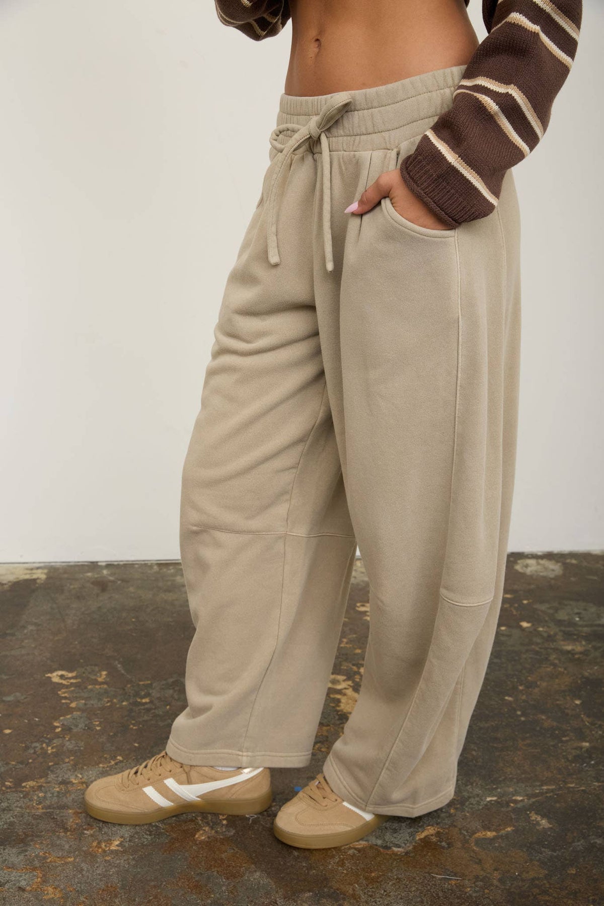 Barrel Leg Sweatpants in Mocha