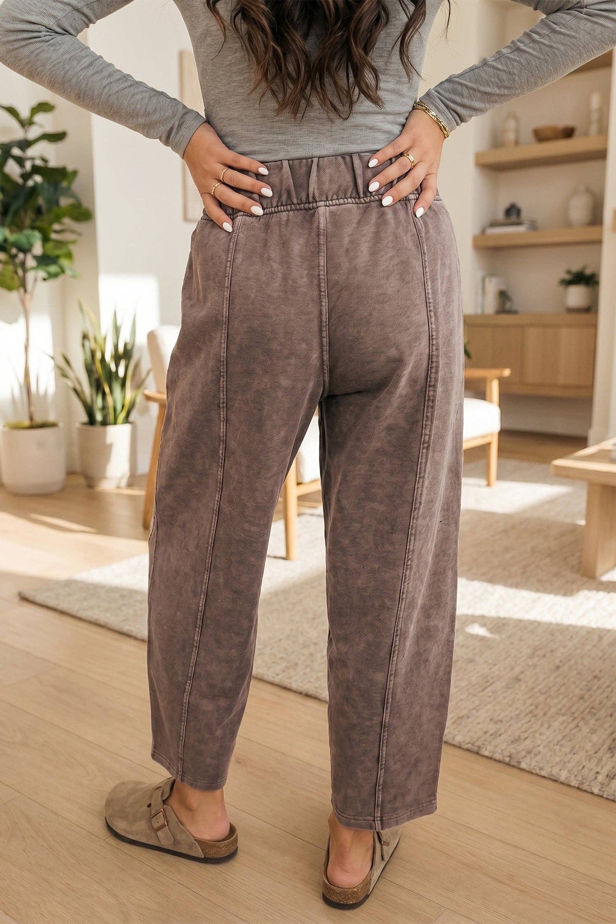 Mineral Wash Barrel Pants in Coffee