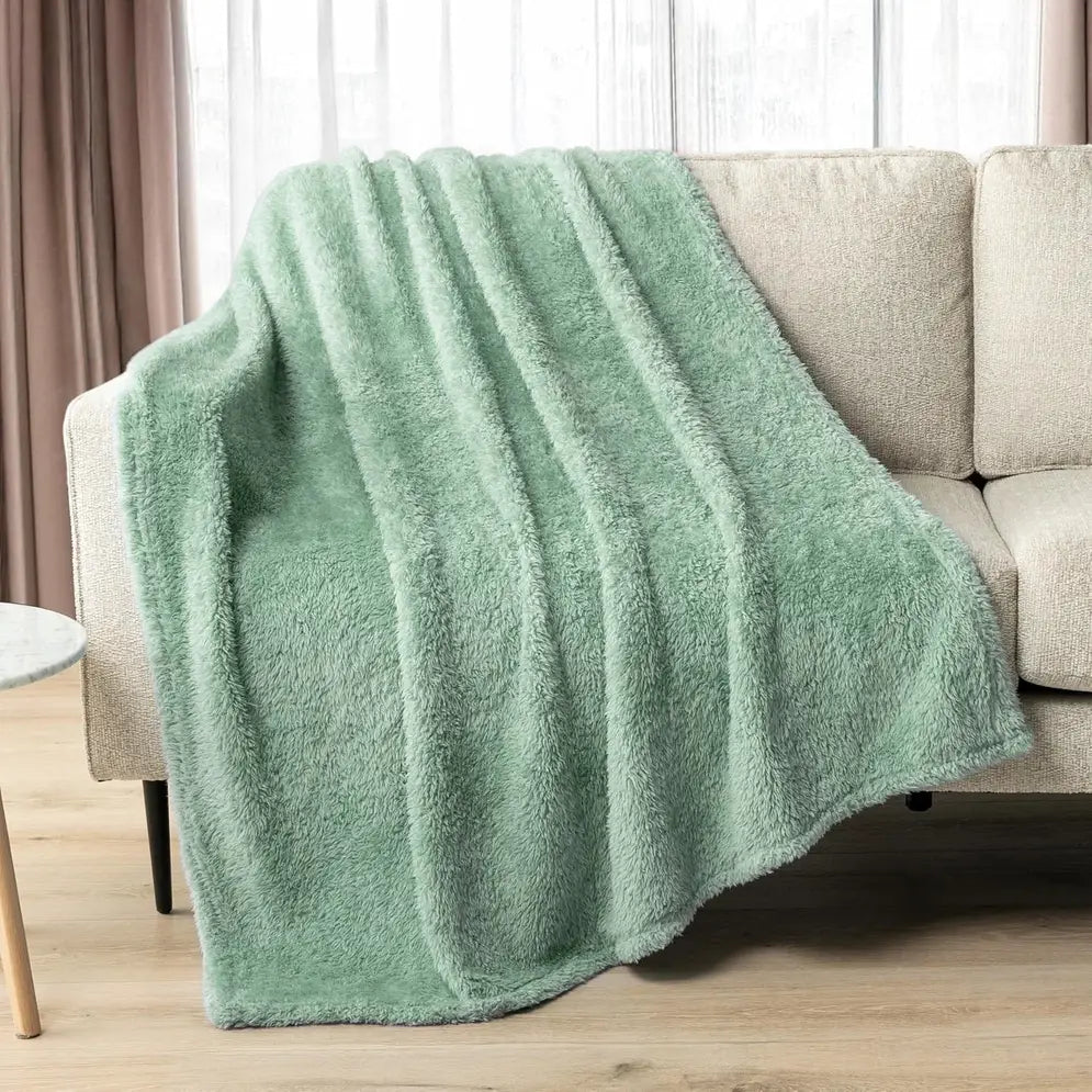DOORBUSTER - Cozy Sherpa Blanket in Mint