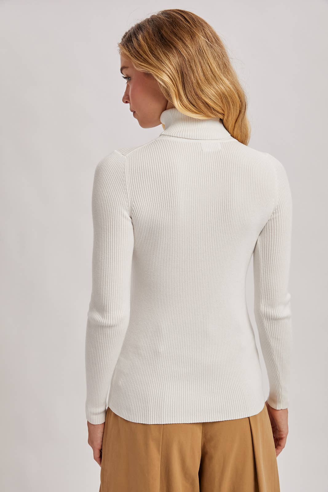Essential Ribbed Turtleneck Pullover in Cream