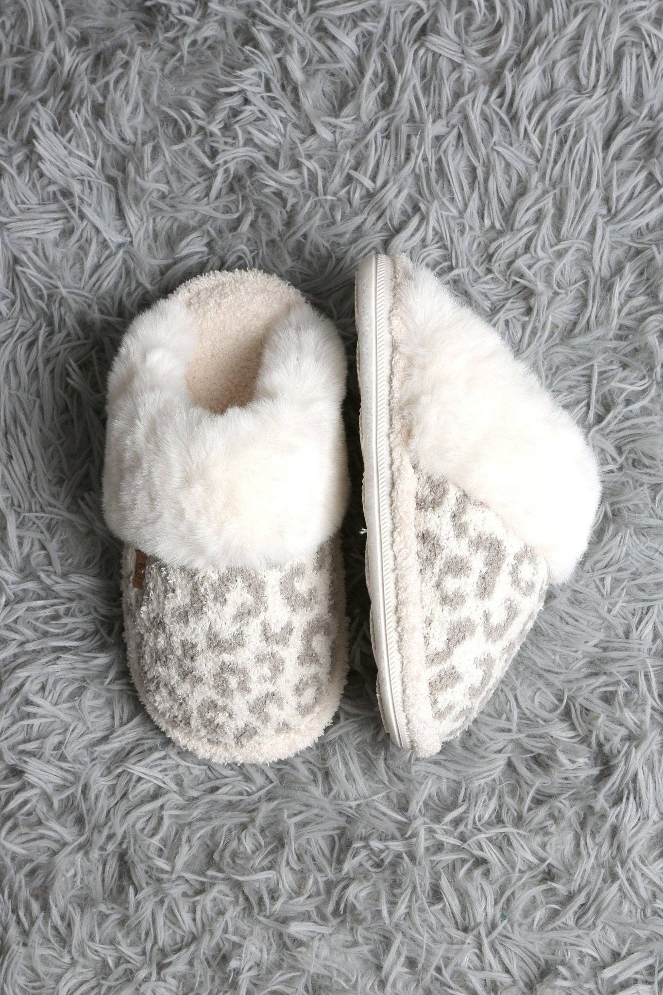 Leopard Faux Fur Slippers in Gray