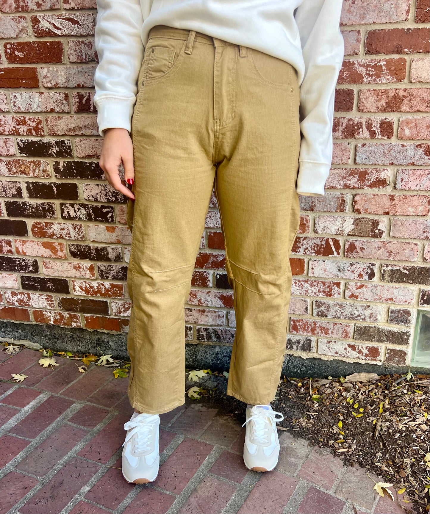 Washed Mid Rise Loose Barrel Denim on Khaki