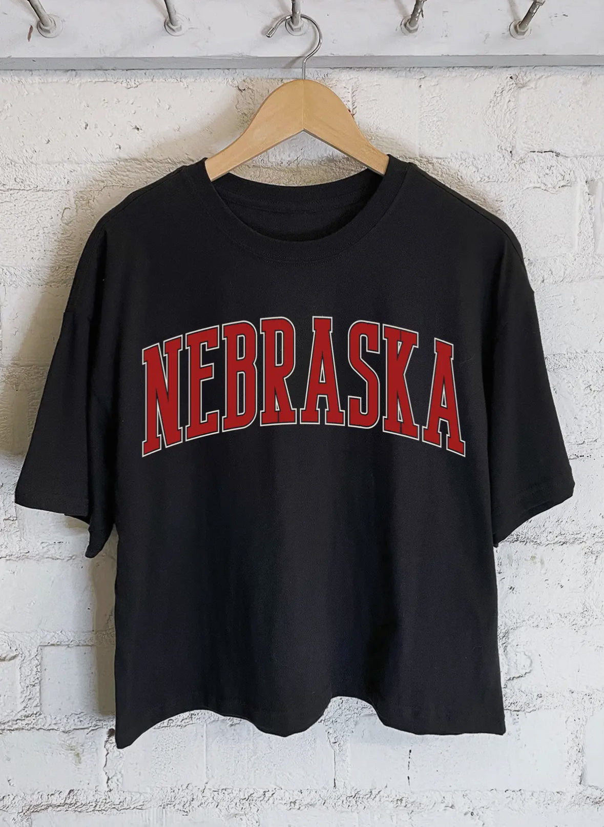 Graphic - Nebraska Puff Print Long Crop in Black