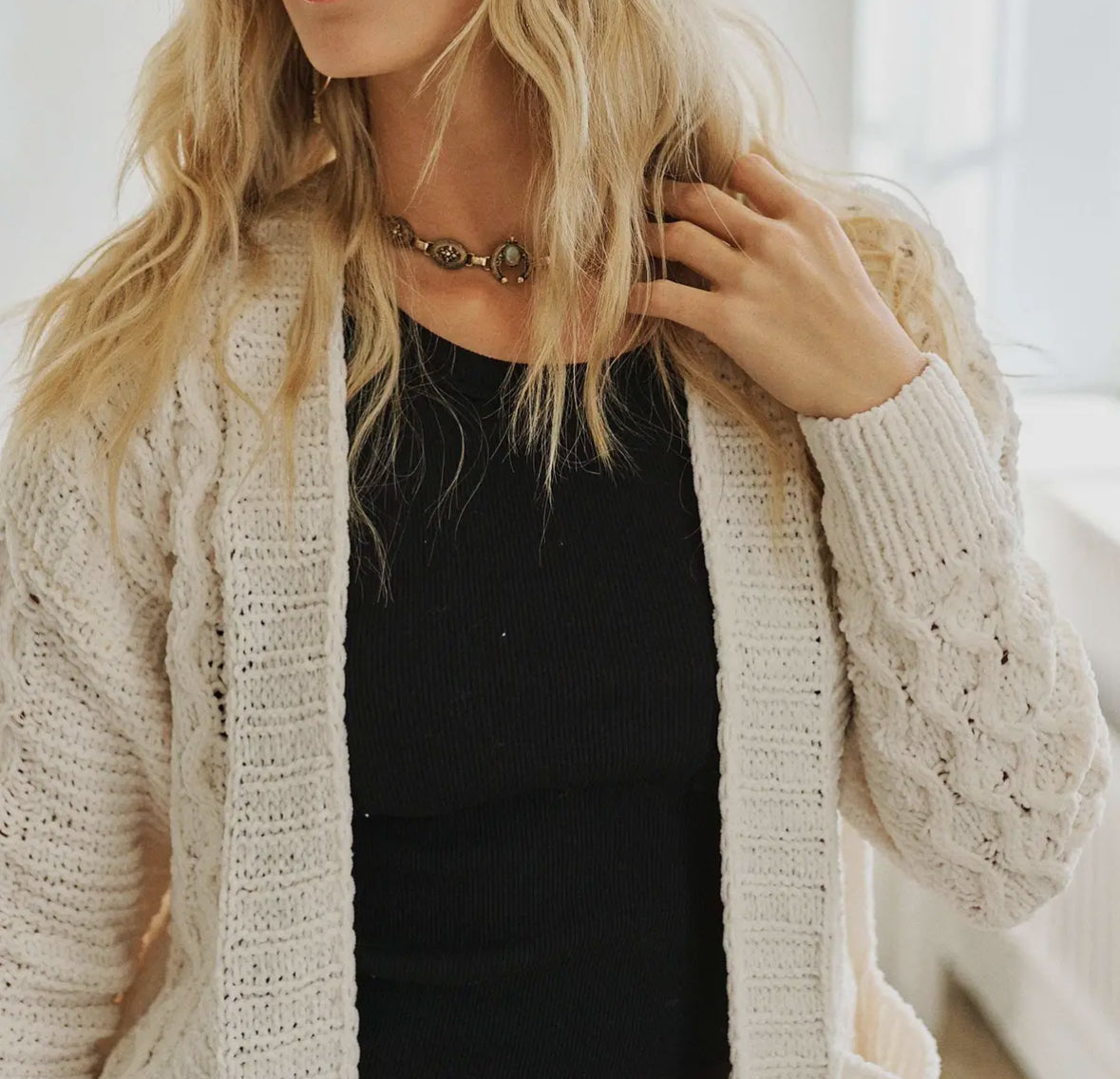 Cableknit Sweater Cardigan in Ivory