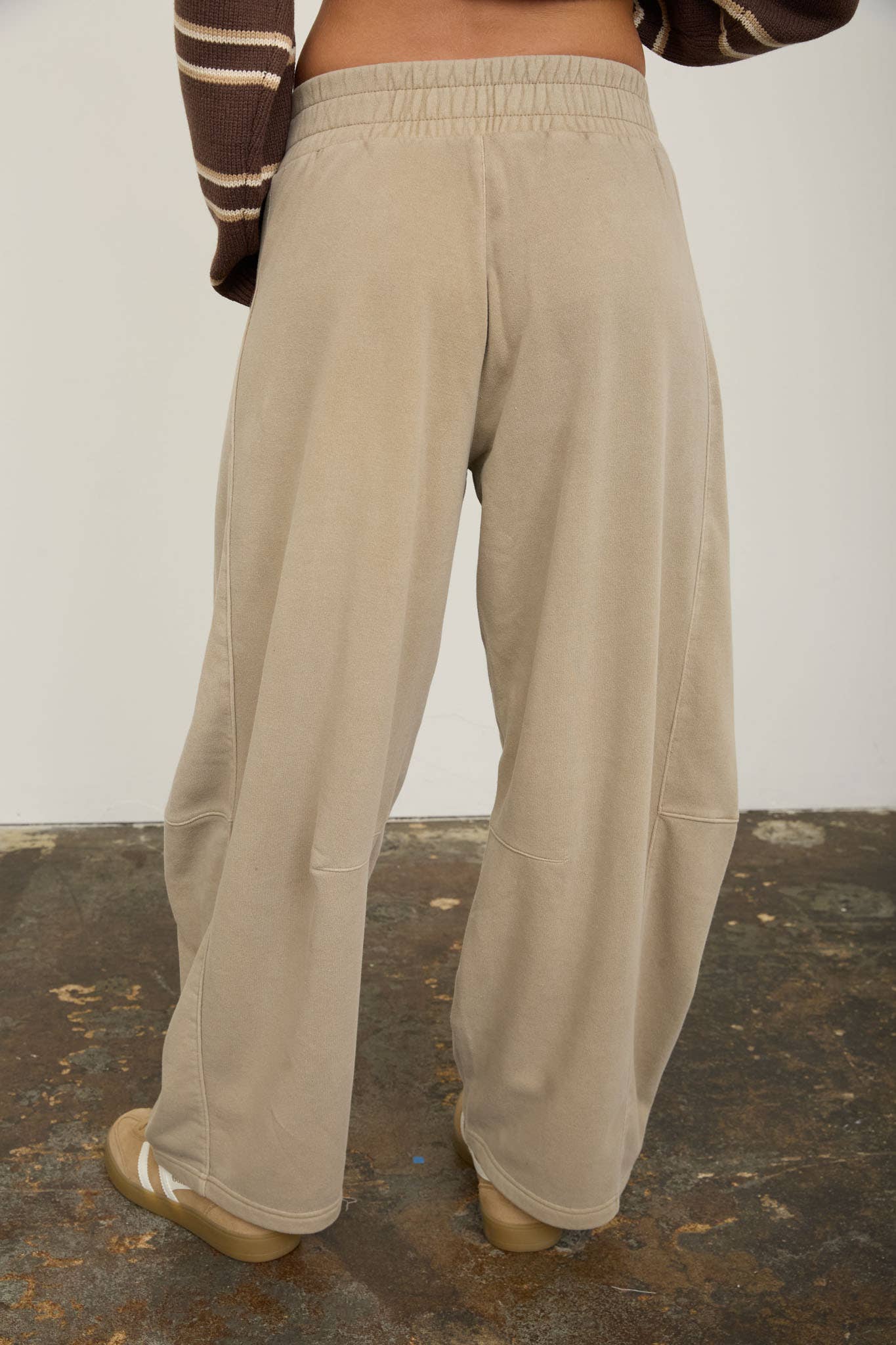Barrel Leg Sweatpants in Mocha