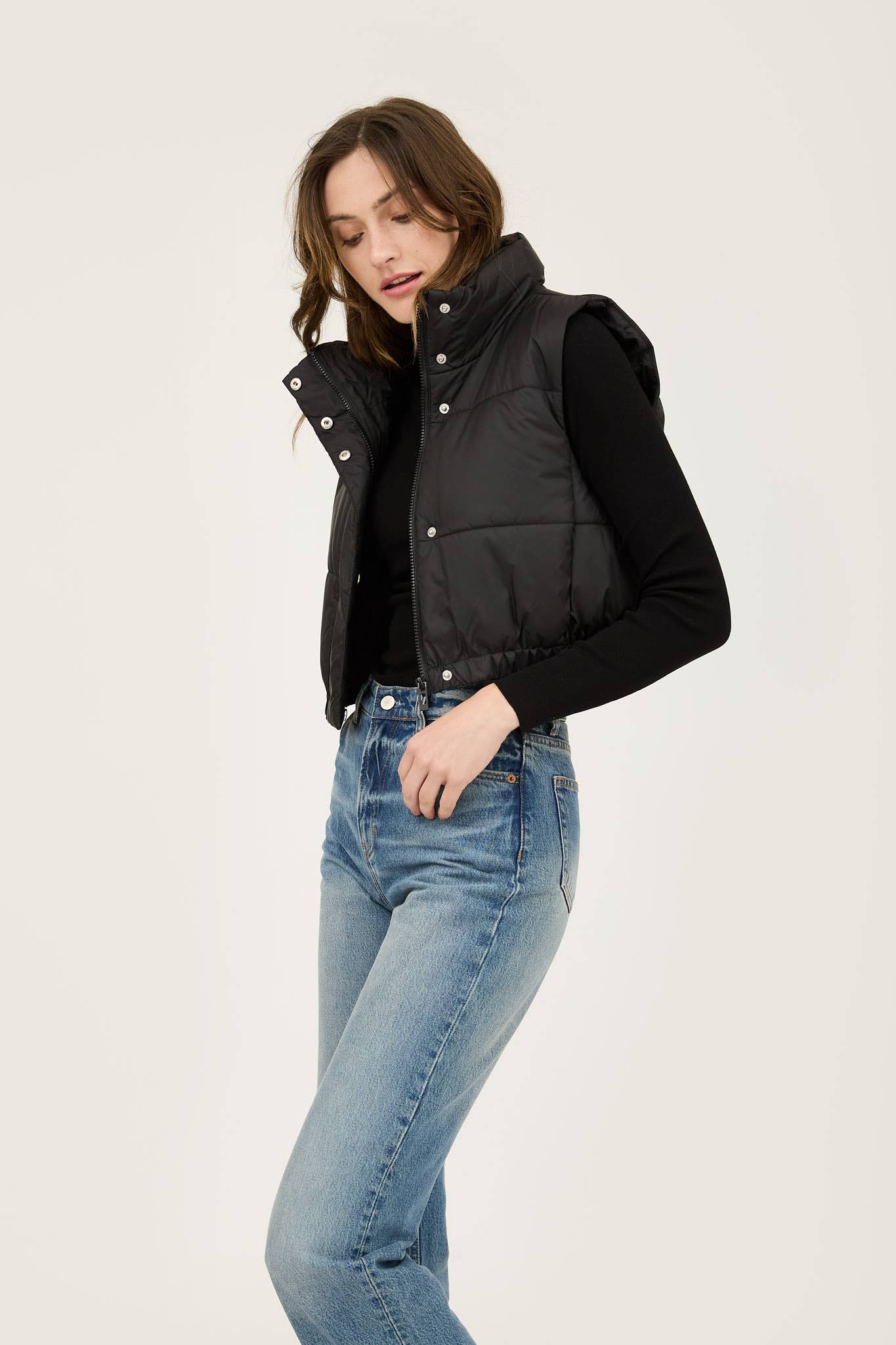 Cropped Zip Up Puffer Vest in Black