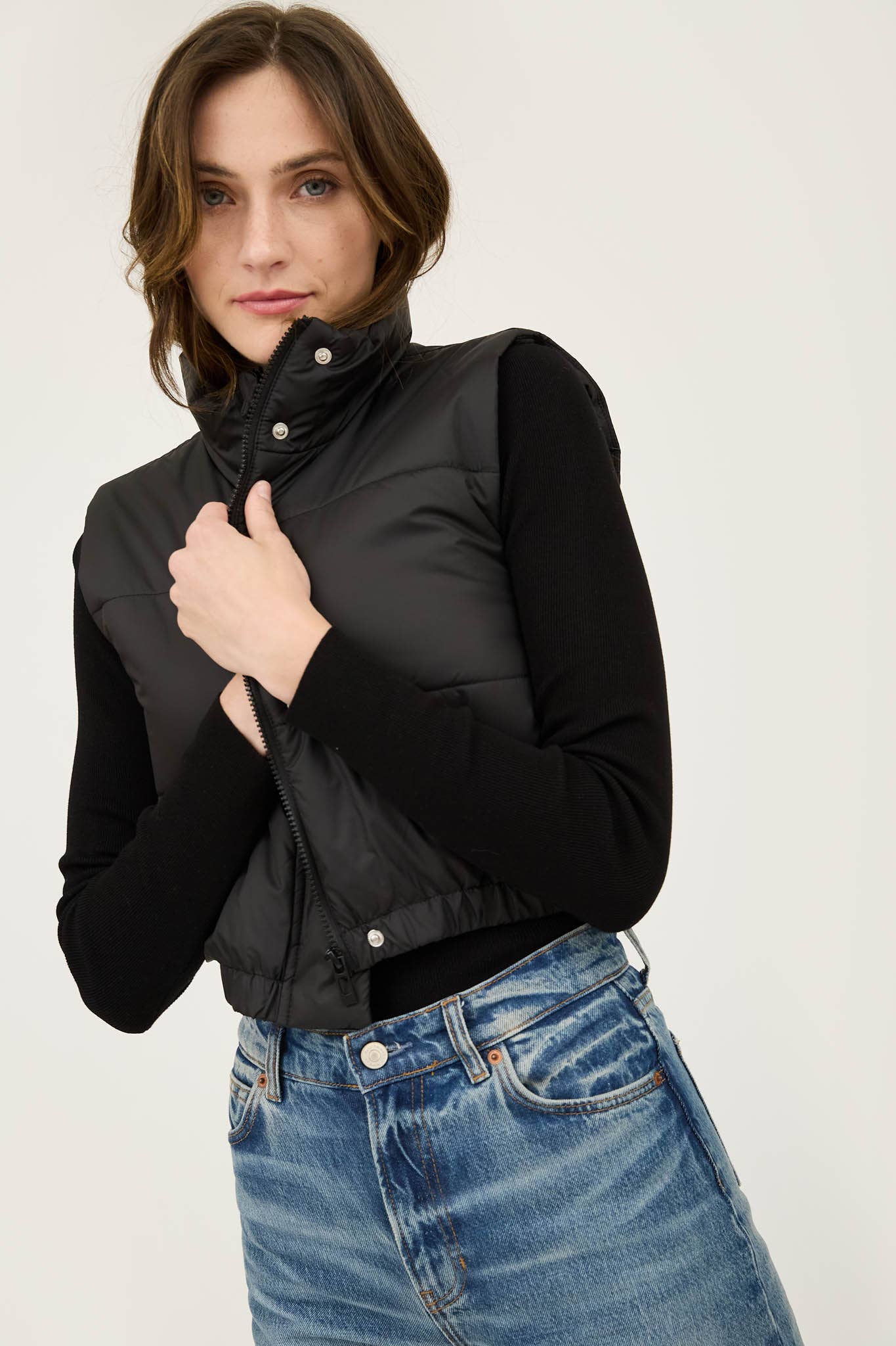 Cropped Zip Up Puffer Vest in Black