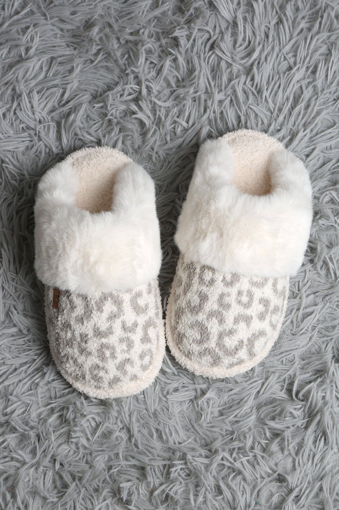 Leopard Faux Fur Slippers in Gray