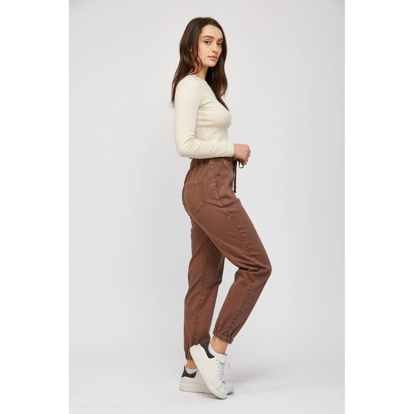 High Rise Cropped Denim Jogger in Cocoa