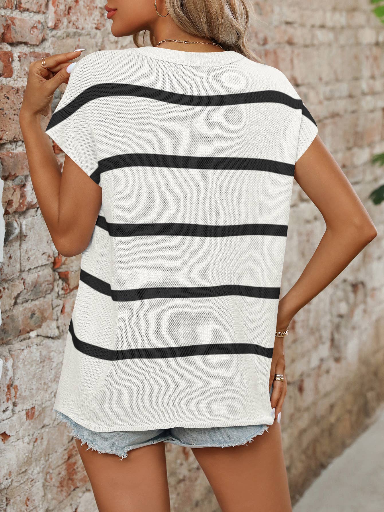 Exposed Seam Knit Top in Black/White