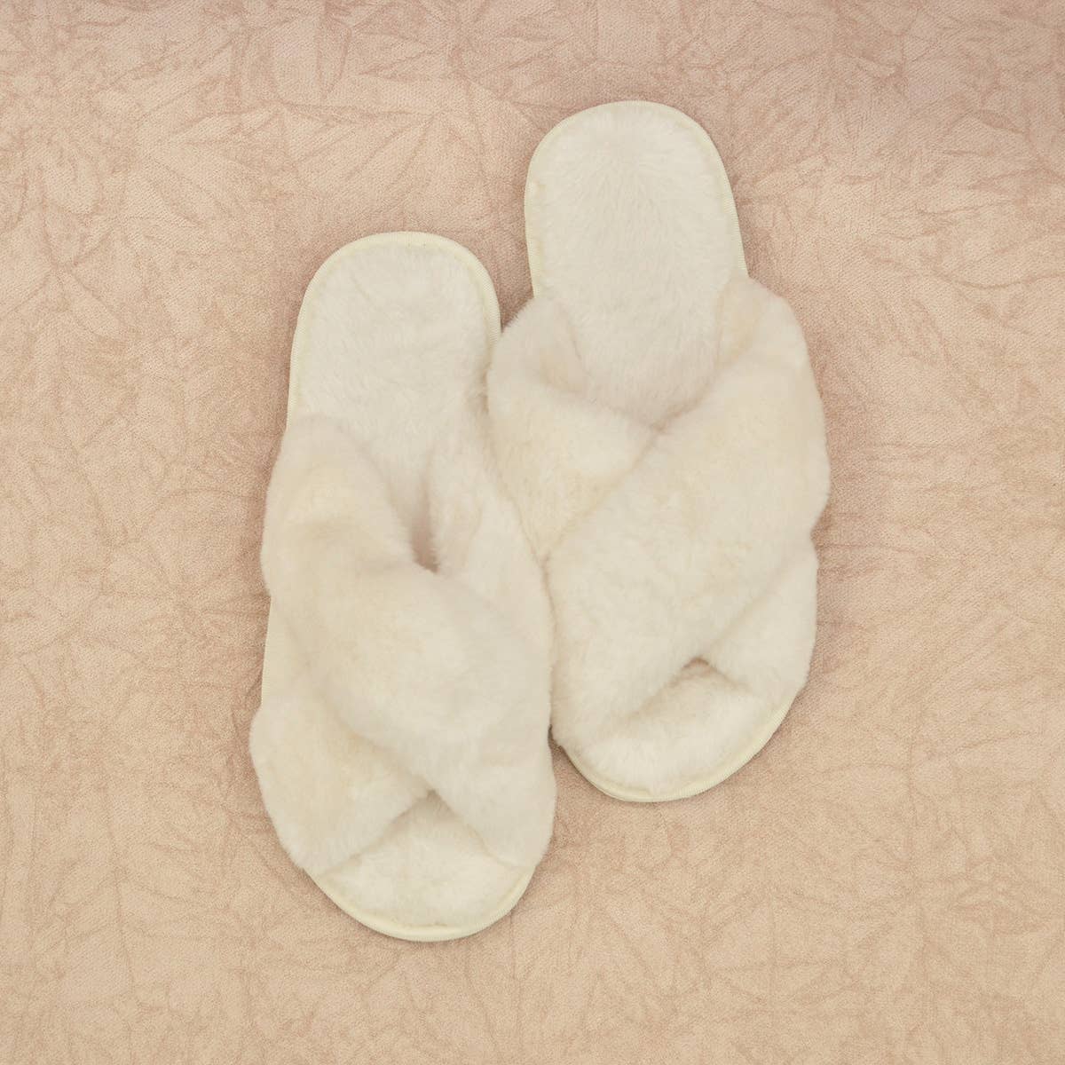 Fluffy Slippers in White